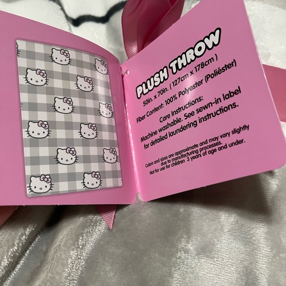 Hello Kitty Blanket - Picture 5 of 5